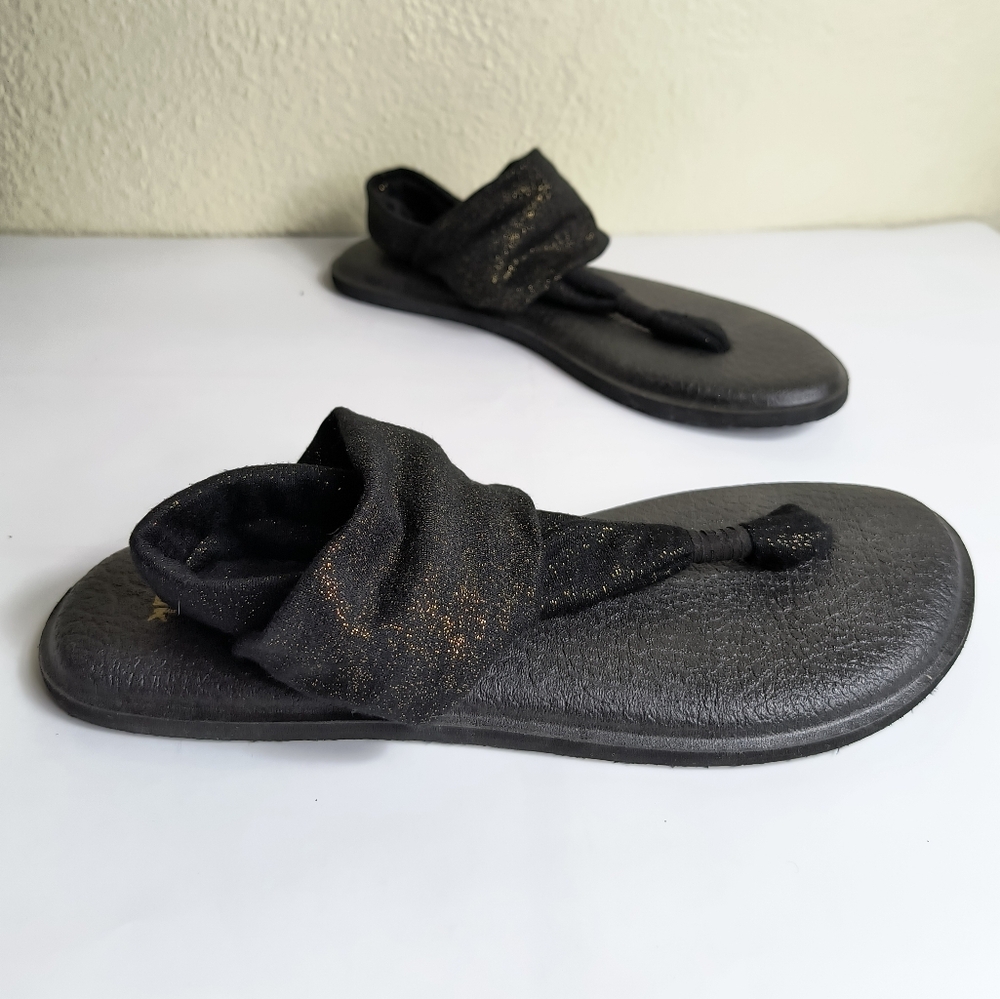 Sanuk Size 8 Yoga Mat Slingback Sandals Black and Gold Metallic